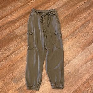 American Eagle high waist paper pants.